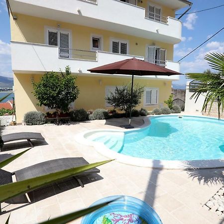Apartments Sakal Traù Esterno foto