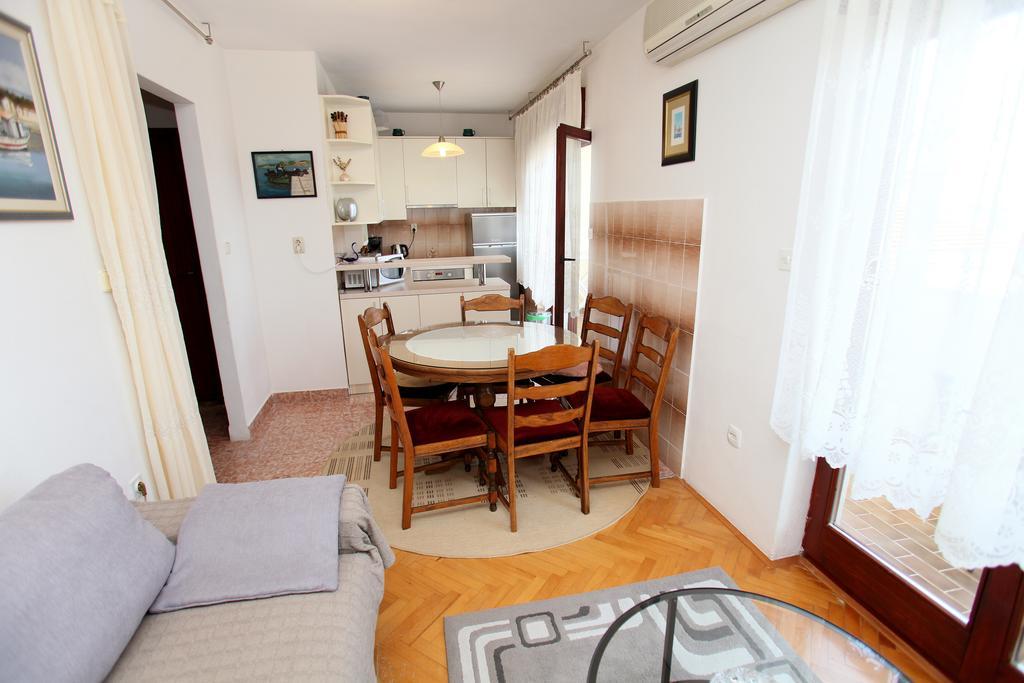 Apartments Sakal Traù Esterno foto