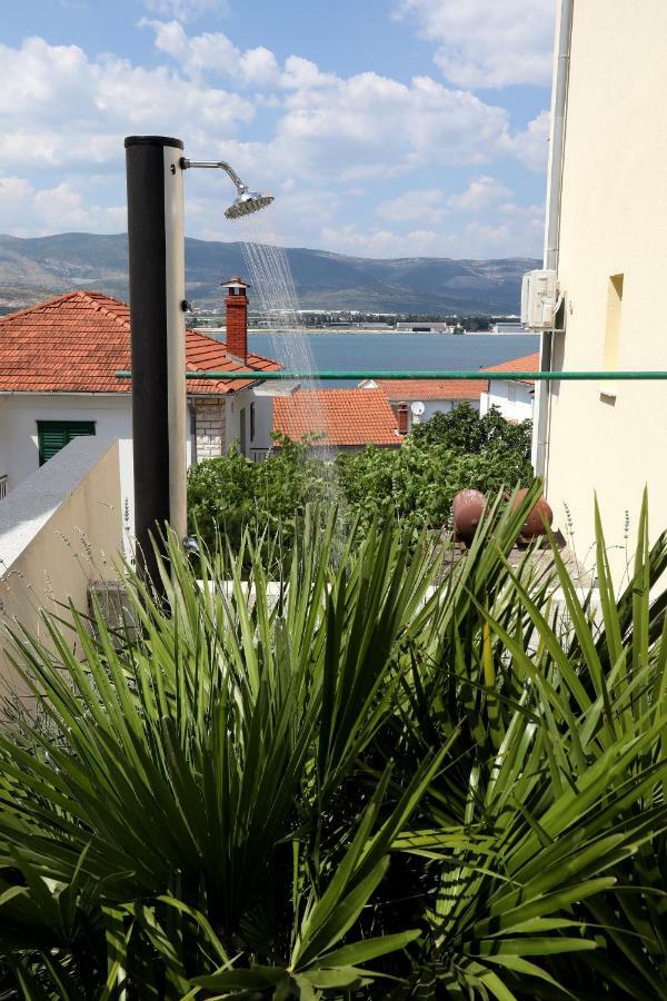 Apartments Sakal Traù Esterno foto