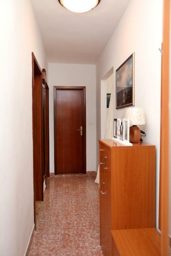 Apartments Sakal Traù Esterno foto